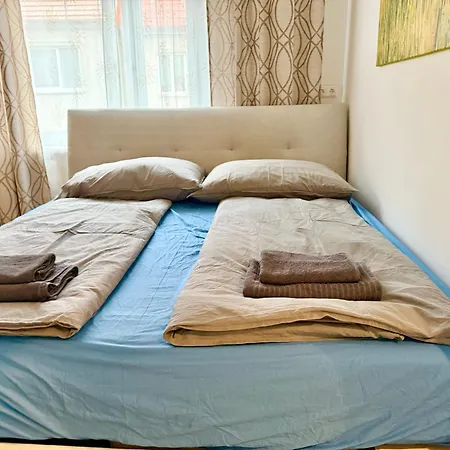 Cosy Near Airport & Train *