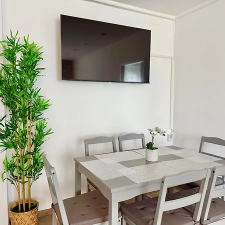 Appartamento Cosy Near Airport & Train *
