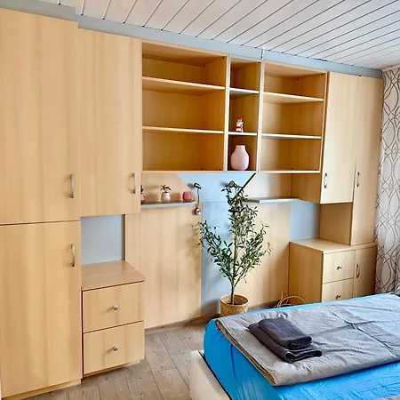 Cosy Near Airport & Train Apartamento *