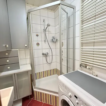 Cosy Near Airport & Train Apartamento *