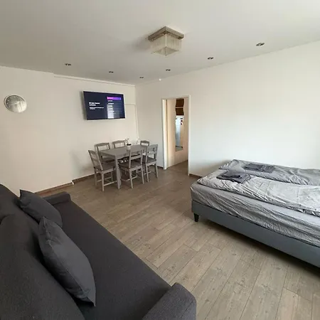 Cosy Near Airport & Train Apartamento *