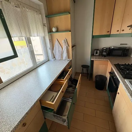 Cosy Near Airport & Train Apartamento