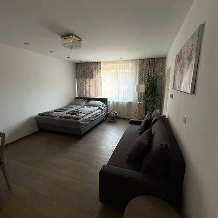 Cosy Near Airport & Train *